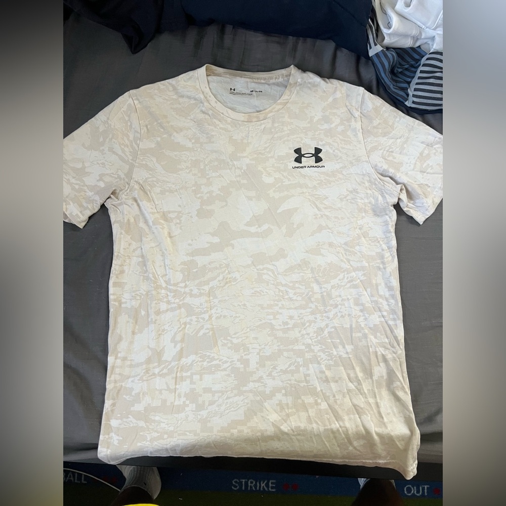 Men’s Under Armour Shirt